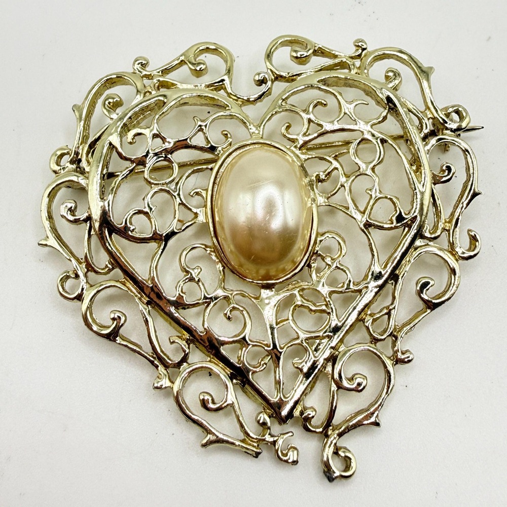 Vintage Gold Tone Filigree Valentine Heart Statement Brooch Pin w/ Faux Pearl